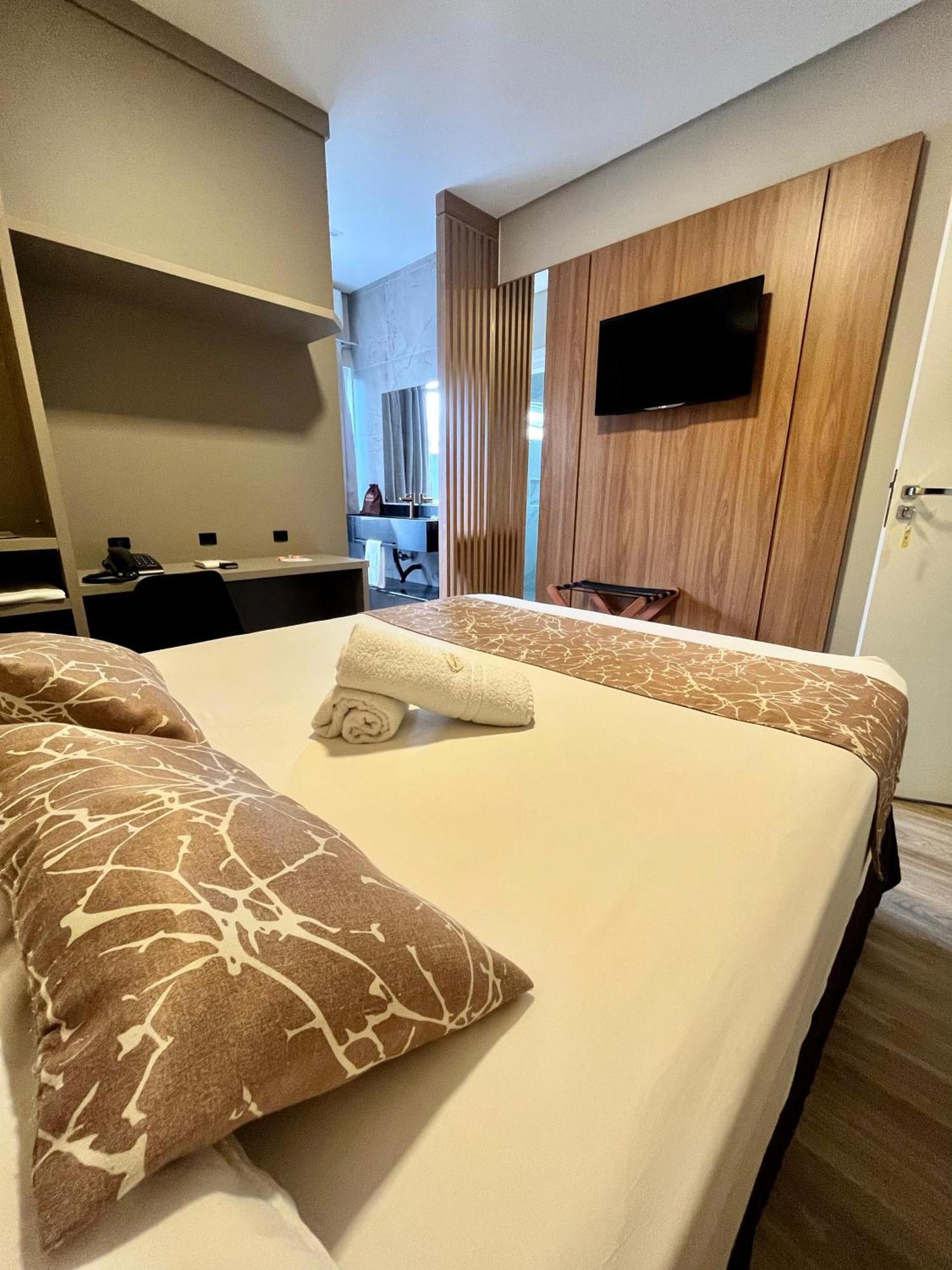 Lorimar Hotel